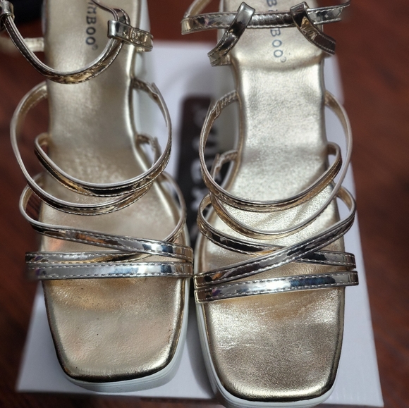 Sandals - Picture 4 of 4